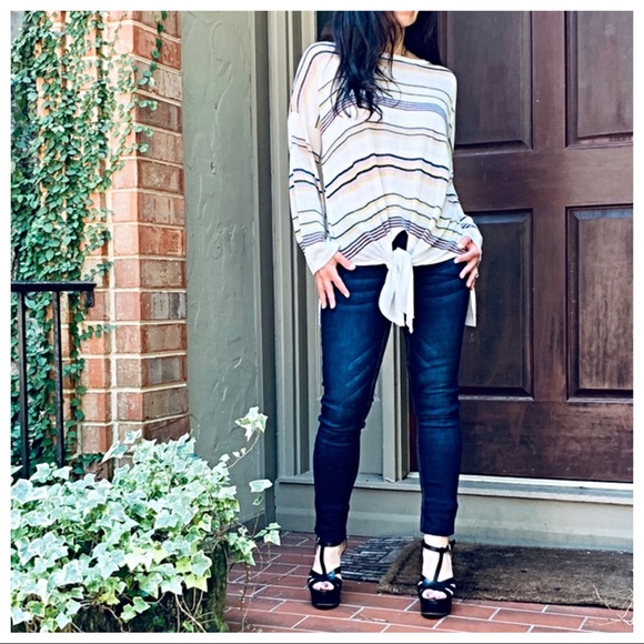 ✨PARIS✨ Gorgeous light knit tie knot sweater - Picture 6 of 8